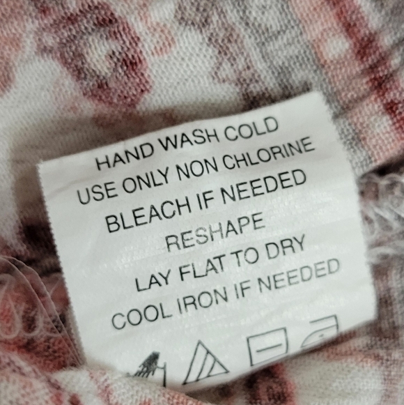 Cream & Red Floral Halter Top – Chic Sleeveless Blouse | Summer Party, Resort - Picture 5 of 5